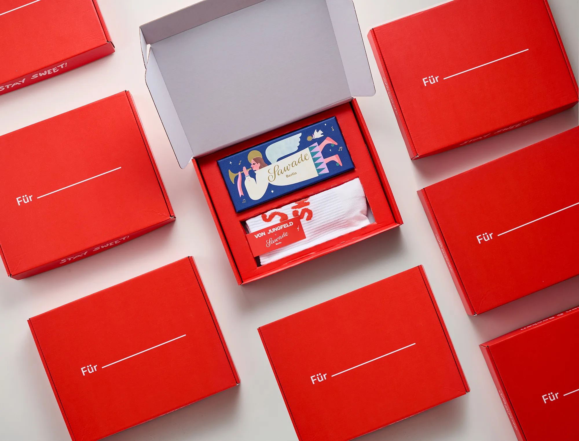 Geschenkset »Stay Sweet« Produktbild Geschenkset Socken und Pralinen